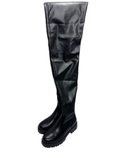 Stivali alti alla coscia